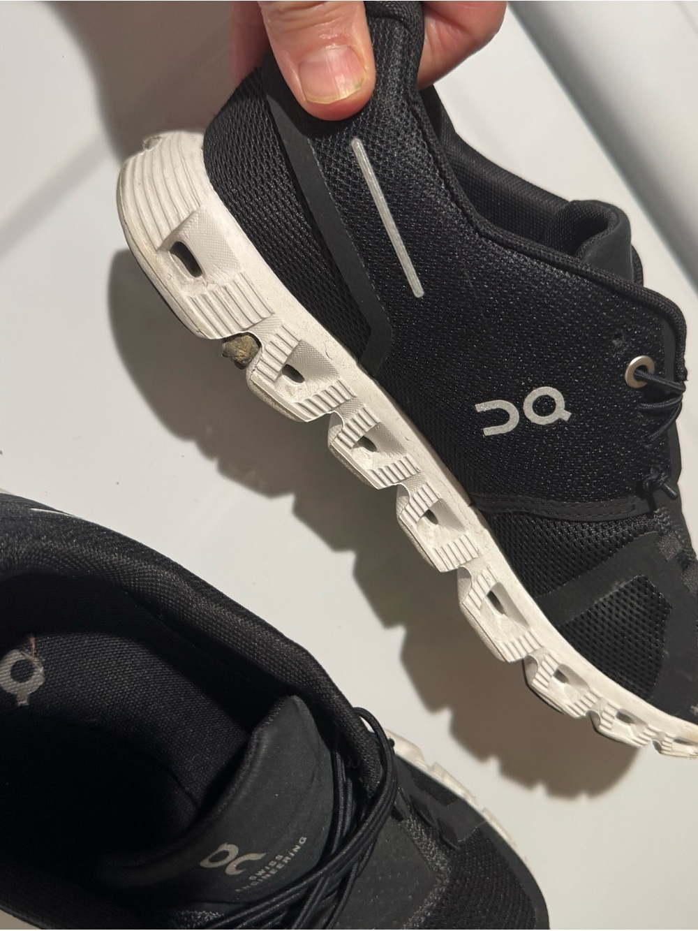 ON Cloud women’s Running Shoes in Black - Picture 2 of 5